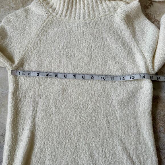 LL Bean Women’s Wool Blend Cream Thin Knit Turtleneck Long Sleeve Sweater Small - Picture 5 of 12